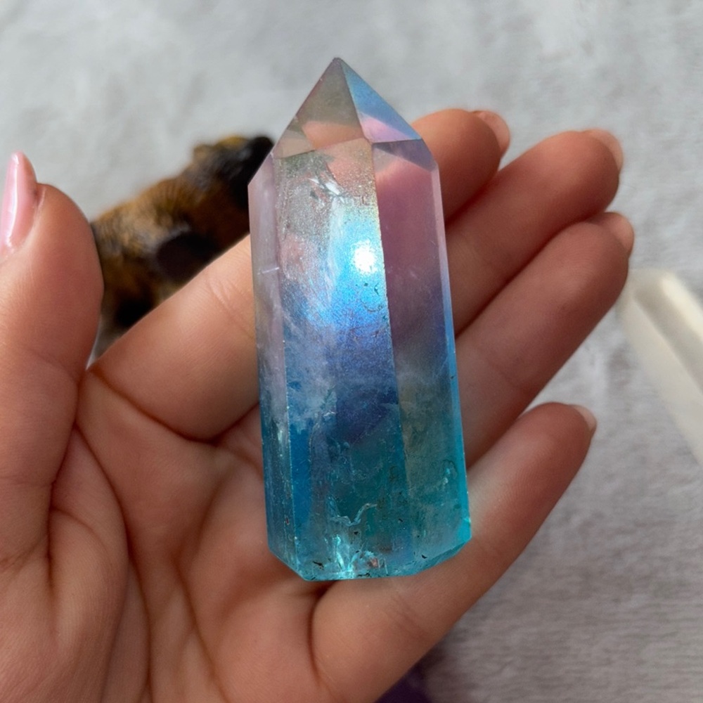 Crystal Point Collection with Bear Figurine - Picture 6 of 11